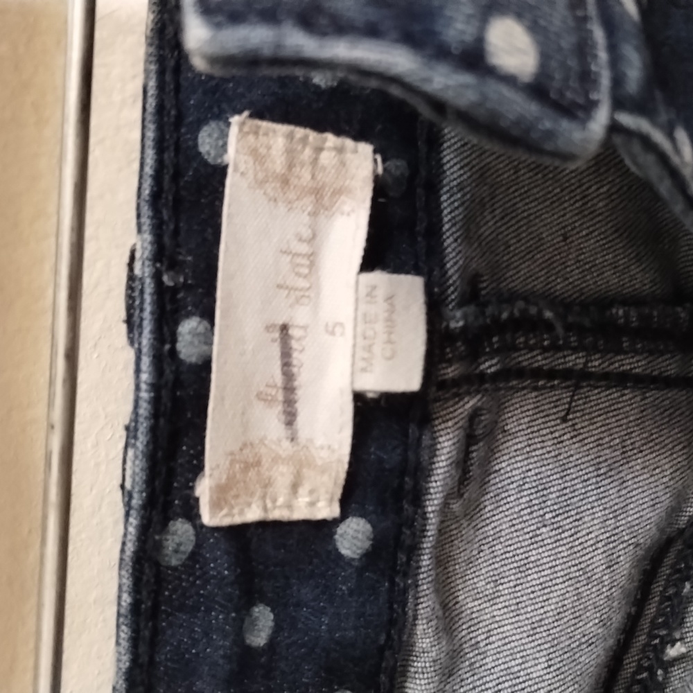 Shorts - Picture 2 of 3
